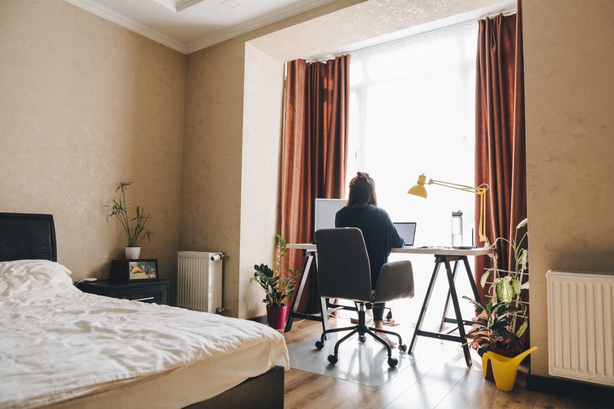 7 Savvy Ways to Personalize a Compact Home Office Without Breaking the Bank