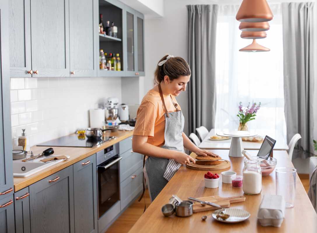 Top SEO Strategies for Women Bloggers Working from Home