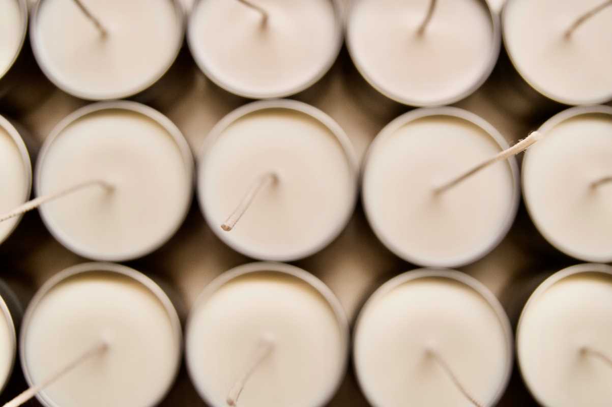 10 Creative Ways to Diversify Your Home-Based Candle Business Offerings